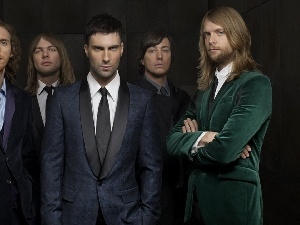 Maroon 5, Team