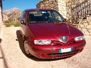 Alfa Romeo 145, Front