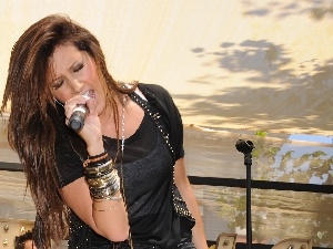 performance, Ashley Tisdale