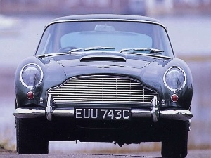 Aston Martin DB6, Front
