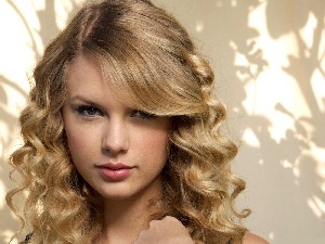 Blonde, The look, Taylor Swift