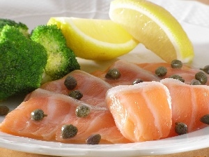 broccoli, lemon, dish, capers, salmon