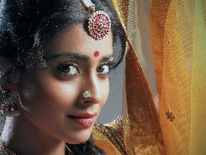 brunette, ear-ring, Shriya Saran