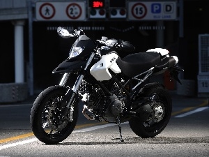 chain, tires, Ducati Hypermotard 1100