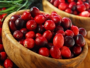 Bowls, cranberry, wooden