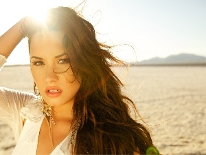sun, Demi Lovato