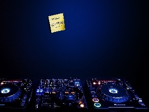 DJ, console