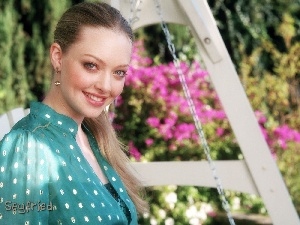 Garden, Smile, Amanda Seyfried