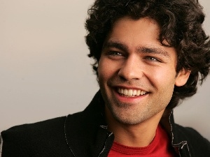 Adrian Grenier, smiling