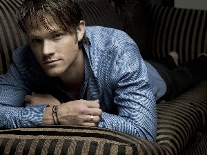 Sofa, Jared Padalecki