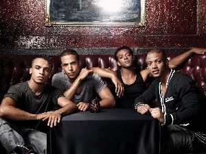 JLS, Team