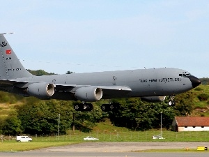 landing, KC-135 Stratotanker