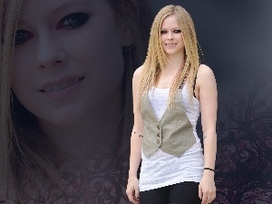 Avril Lavigne, smiling