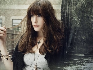 jewellery, Liv Tyler