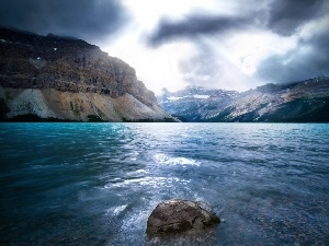 Mountains, rays of the Sun, lake