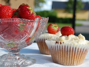 Muffins, strawberries, crystal, Bowl
