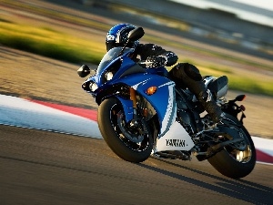 Yamaha R1, New