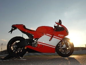 riser, Ducati Desmosedici RR