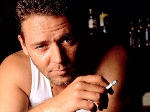 Cigarette, Russell Crowe