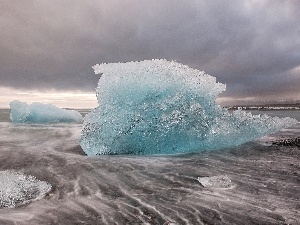 Ice, sea, mountains