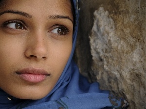 shawl, face, Freida Pinto