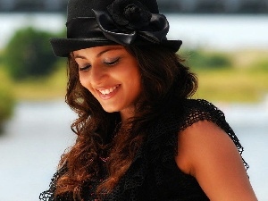Sneha Ullal, Hat, actress