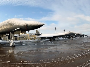 Snowy, F-16, airport