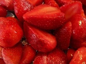 juicy, strawberries, Halves