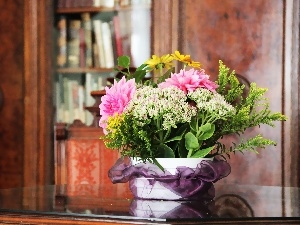 table, an, bouquet, flowers