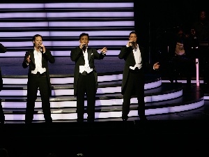 tails, Scene, Il Divo, performance