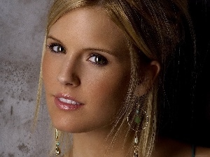 The look, ear-ring, Maggie Grace