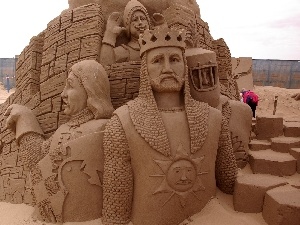 the walls, Sand, Characters