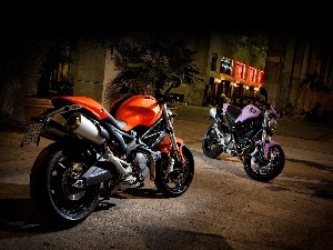 Town, Ducati Monster 1100