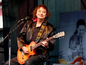 troubadour, singer, Piotr Kuzniak