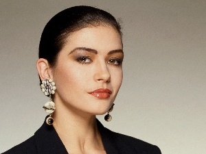 make-up, ear-ring, Catherine Zeta Jones