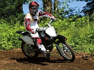 Women, Suzuki DRZ 125