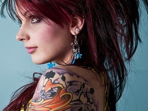 Women, ear-ring, tattooed