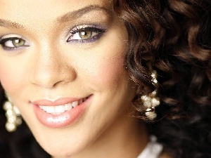 ear-ring, make-up, Rihanna